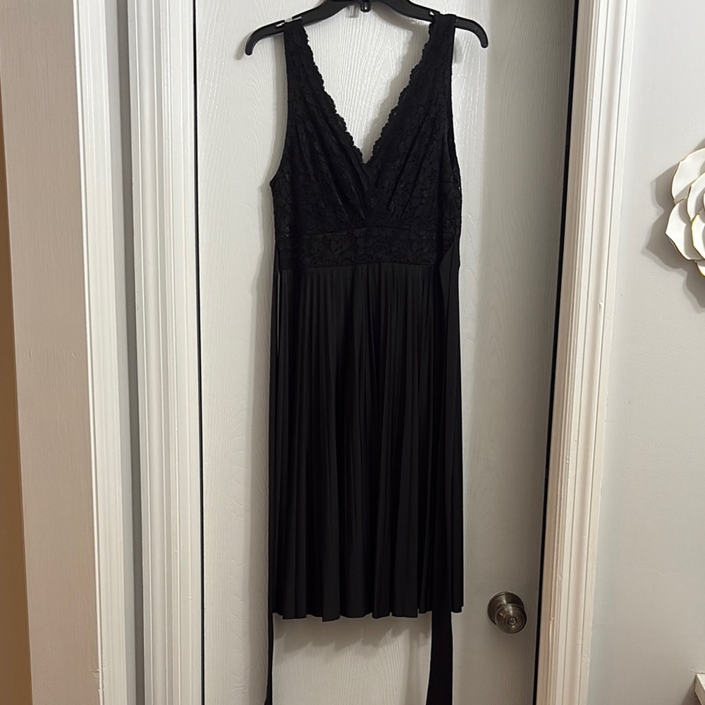 Forever 21 Black Pleated Midi Sundress